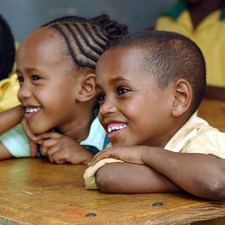 Grundschulkinder in einem Klassenzimmer in Harar, Äthiopien