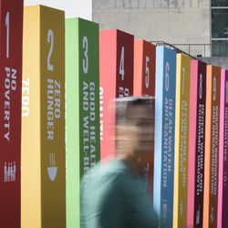 Ansicht der SDG-Blocks vor dem UN-Hauptquartier in New York.